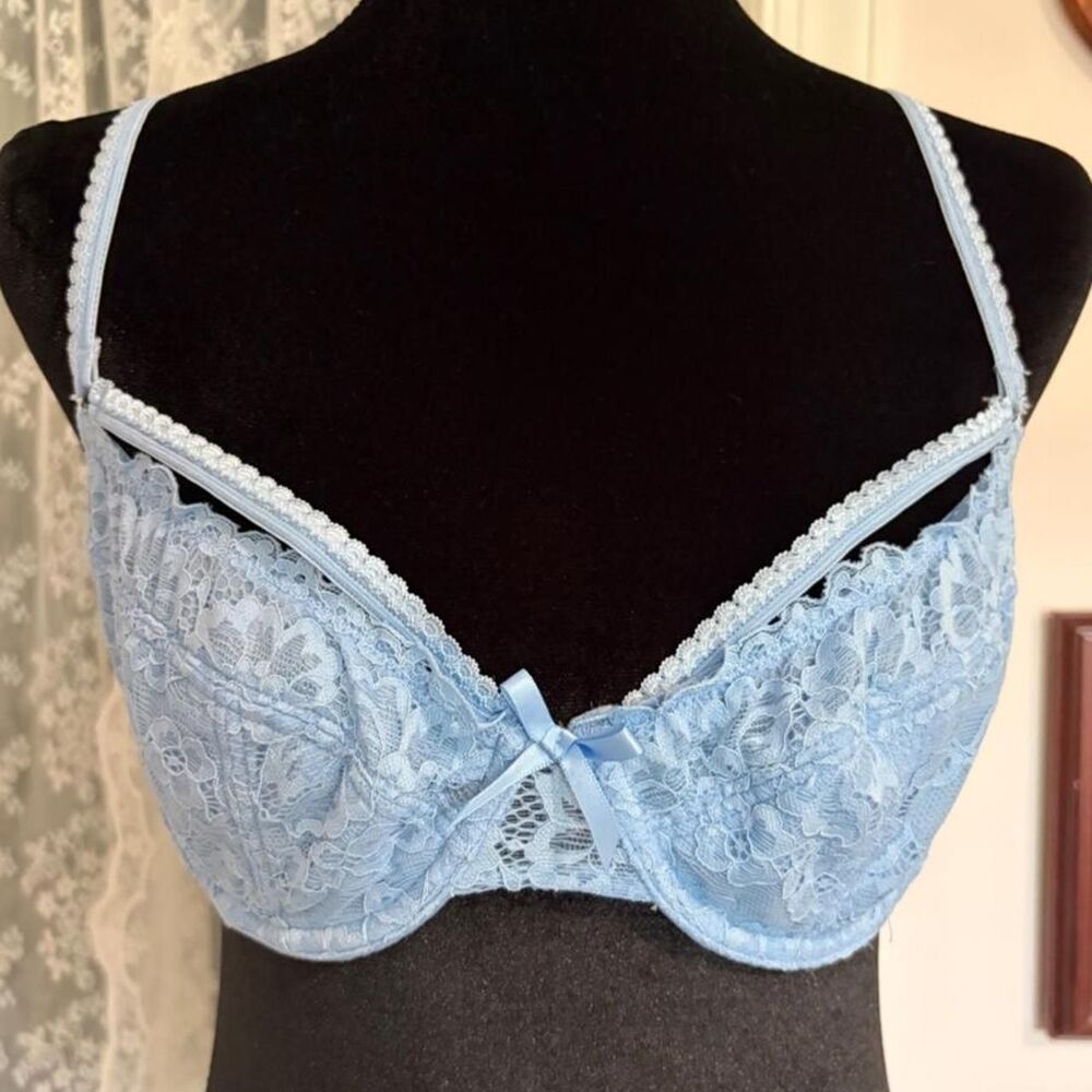 Light blue lace bra with floral design, size M